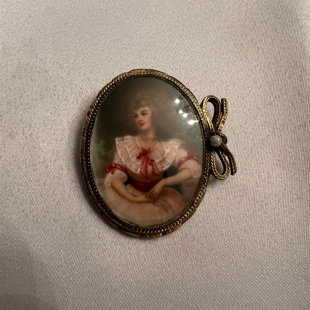 Vintage Cameo Goldtone Hand Painted Brooch Pin.
By Robert Co.